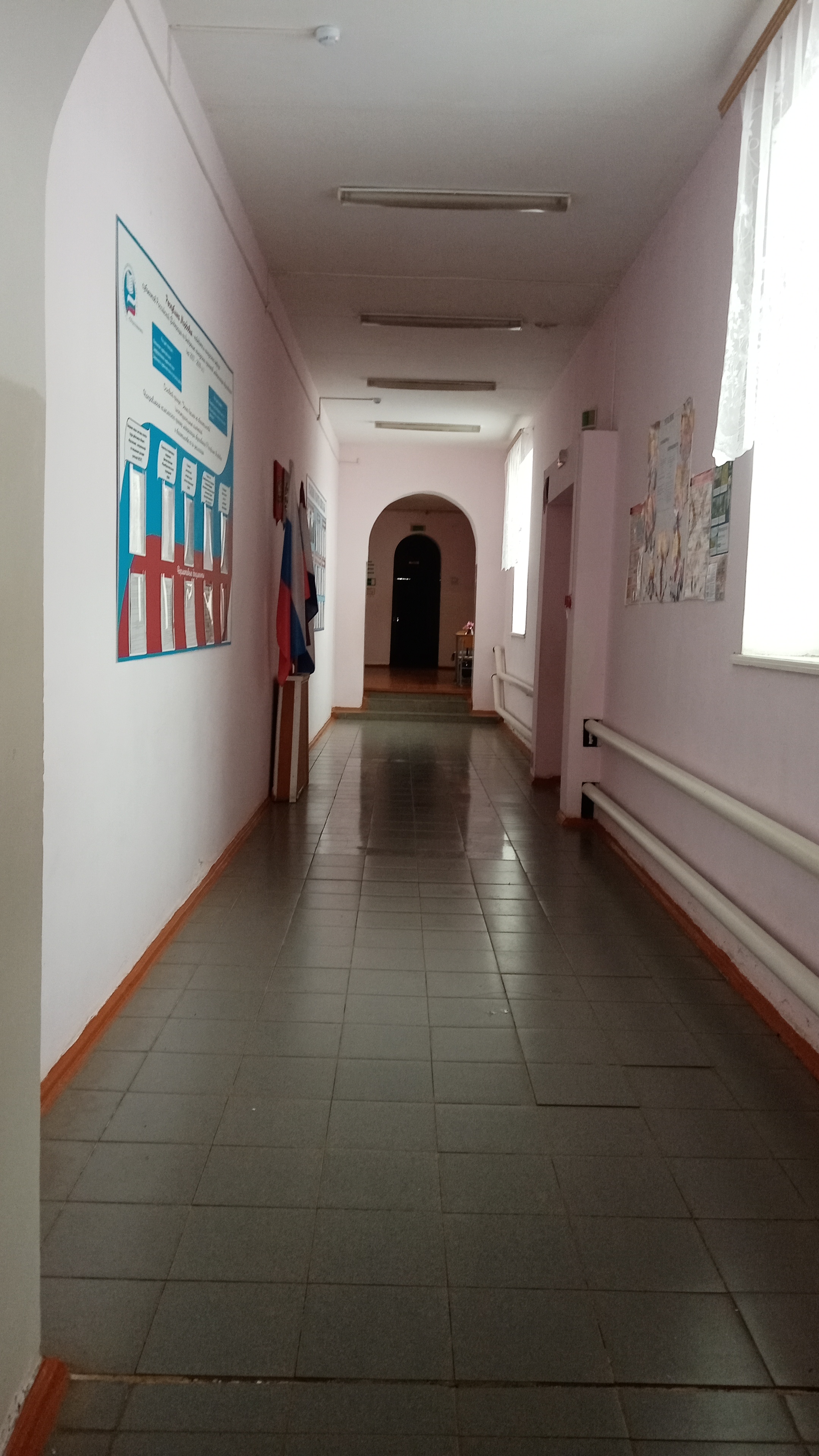 Школьный коридор